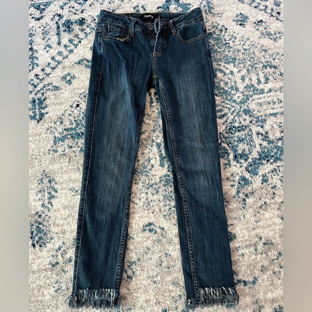 Womens jeans size 5 skinny jean frayed hem